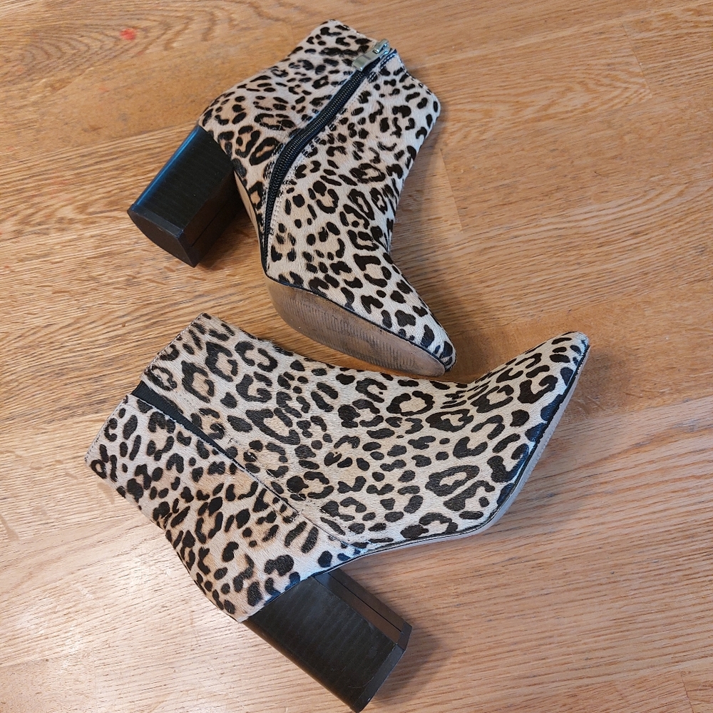 Halogen Leopard Print Ankle Booties Size 5.5 Classic Timeless